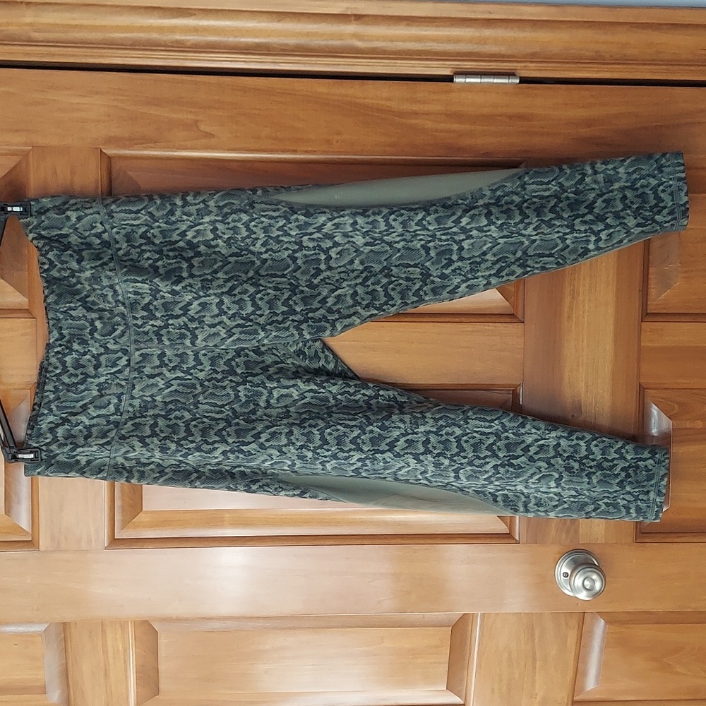 * Old Navy Active Elevate Legging Go Dry Green Animal Print, Size Large